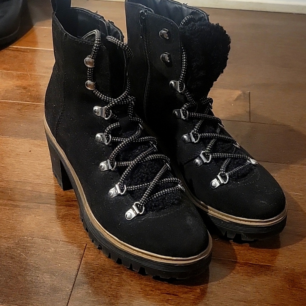 Esprit booties